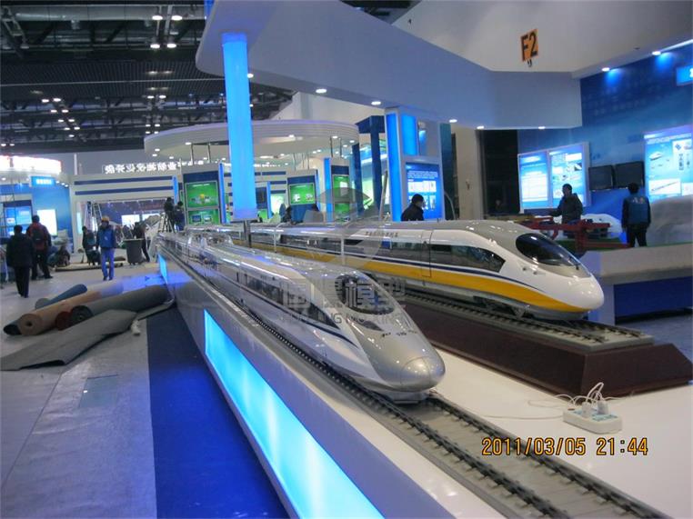 察布查尔锡伯车展车模